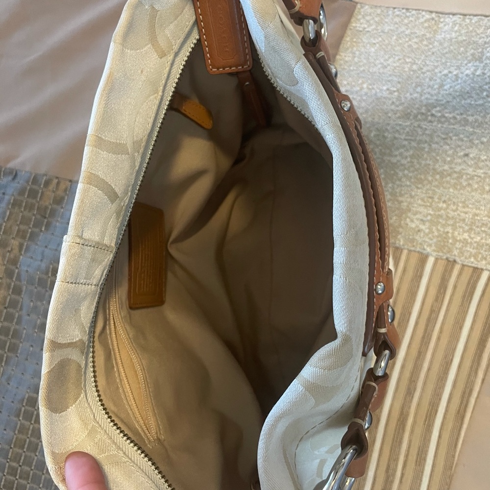 Coach bag. Medium sized. Cream and beige color. A few marks. Barely used. - Picture 4 of 4